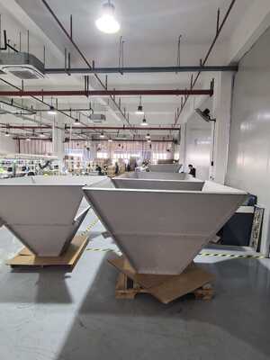 Antena direcional de banda larga 100-1000MHz tipo Horn aplicada em área de comunicação